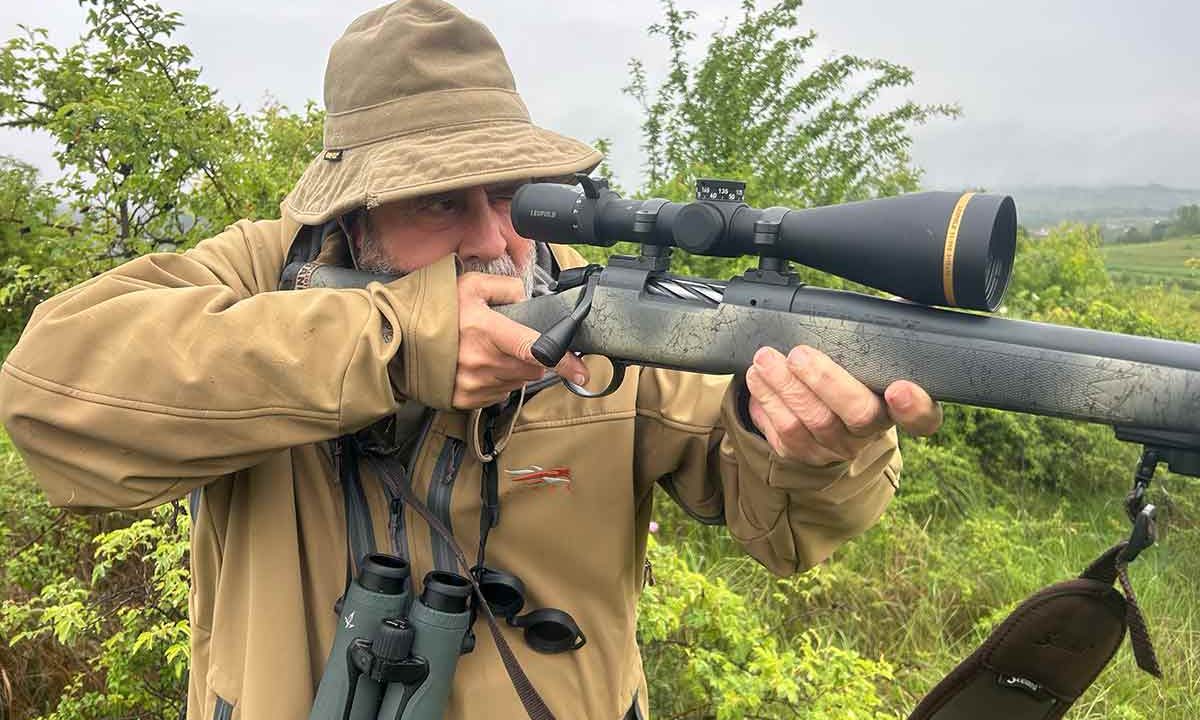Un cazador durante una jornada de rececho.