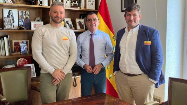 Josep Escandell, presidente de la RFEC; Valentín Almansa, director general de Sanidad de la Producción Agraria del MAPA; y Nicolás Urbani, directivo de la RFEC