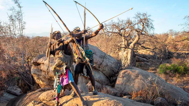 Un cazador de la tribu Hadza.
