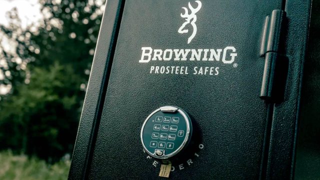 El armero que Browning regalará a un cazador español.