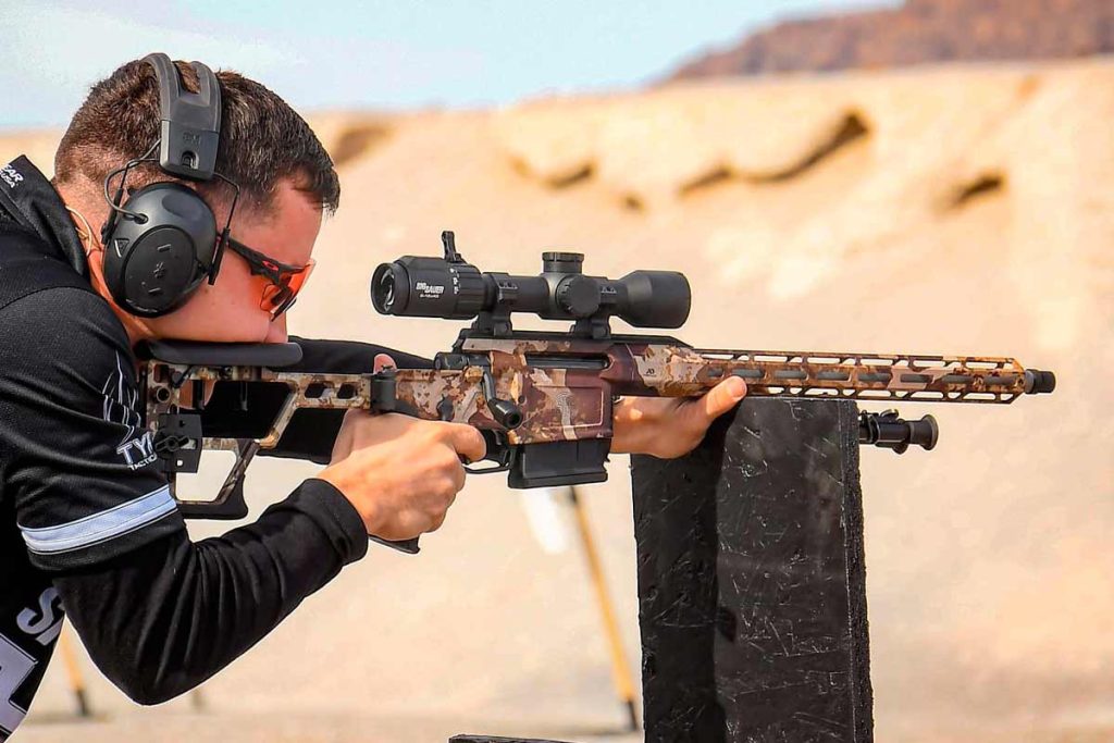 Un tirador en plena competición.