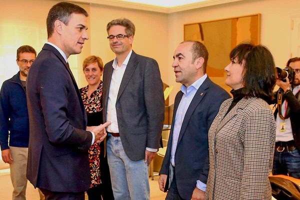 Pedro Sánchez y Asunción Ruiz, directora de SEO/BirdLife, en La Moncloa.