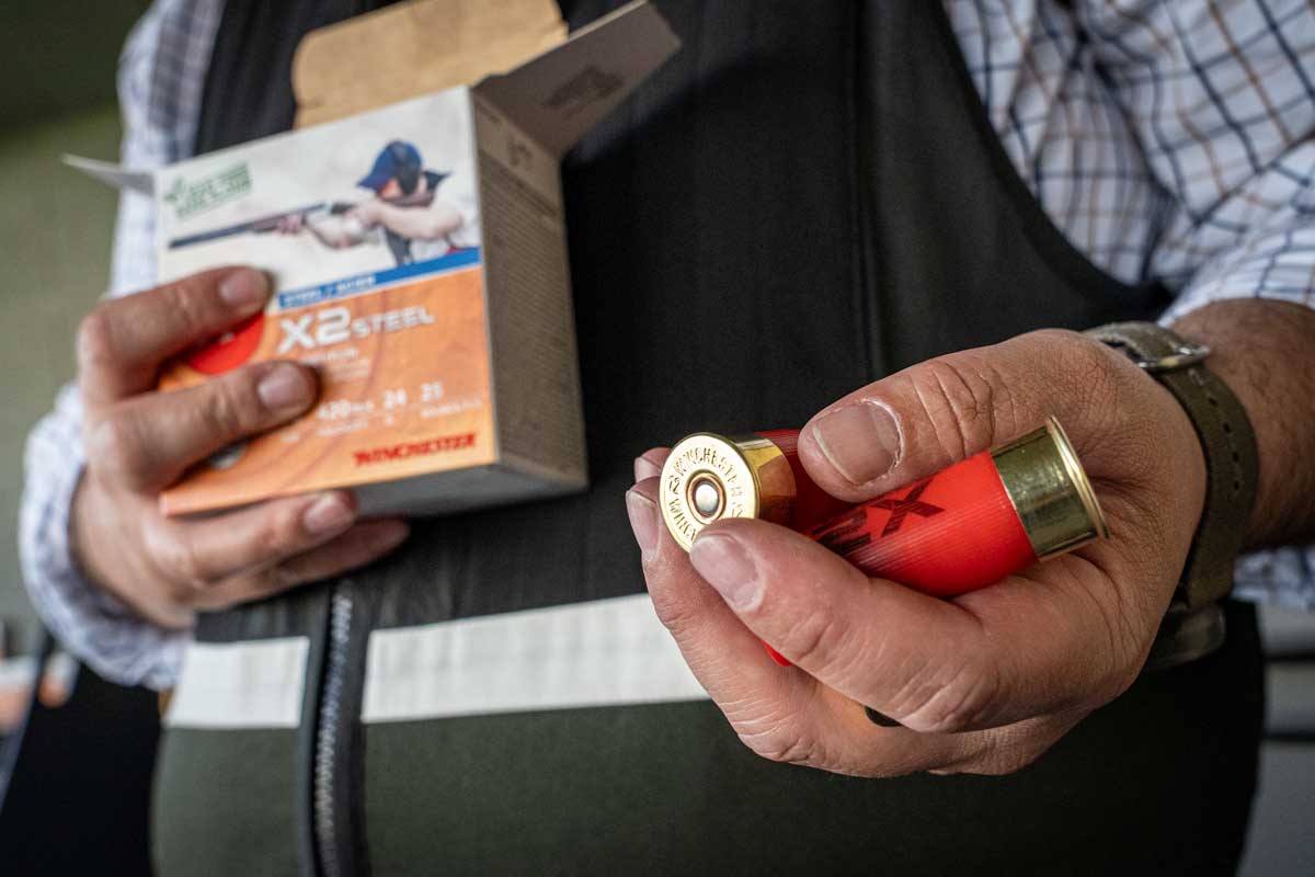 Un tirador utilizando cartuchos Winchester.