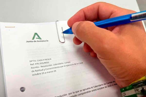 La caza andaluza, al borde del colapso: más de mil expedientes sin resolver por la falta de personal en la Junta