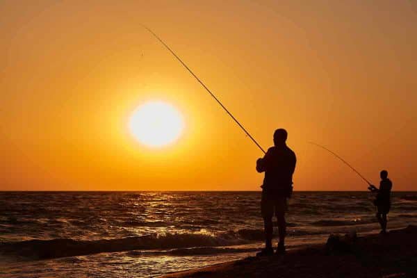 Pescadores al atardecer.