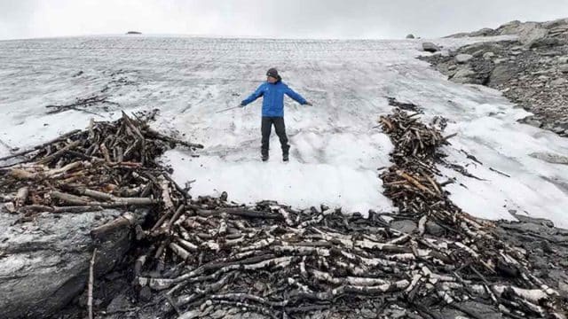 Un sistema de caza masiva de hace 1.500 años emerge del hielo en Noruega y revela cómo se cazaban renos en manada