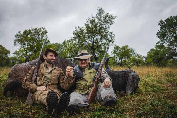 PAUL-ROBERTS-CAZA-BÚFALO