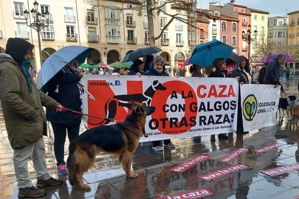 Manifestantes contra la caza en Logroño. © Europa Press