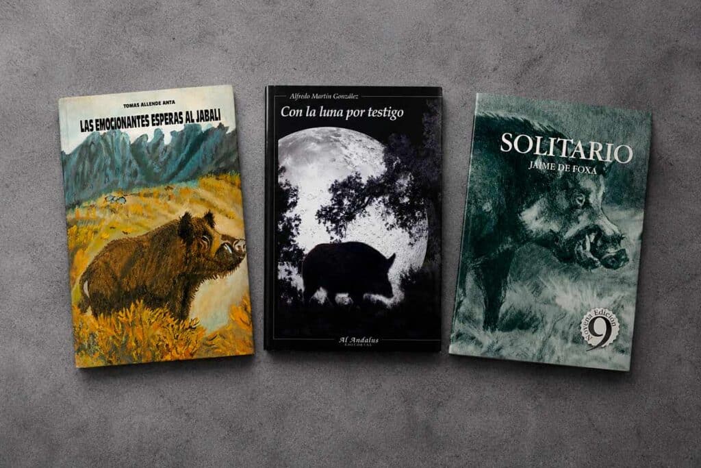 Tres libros de caza de jabalí.