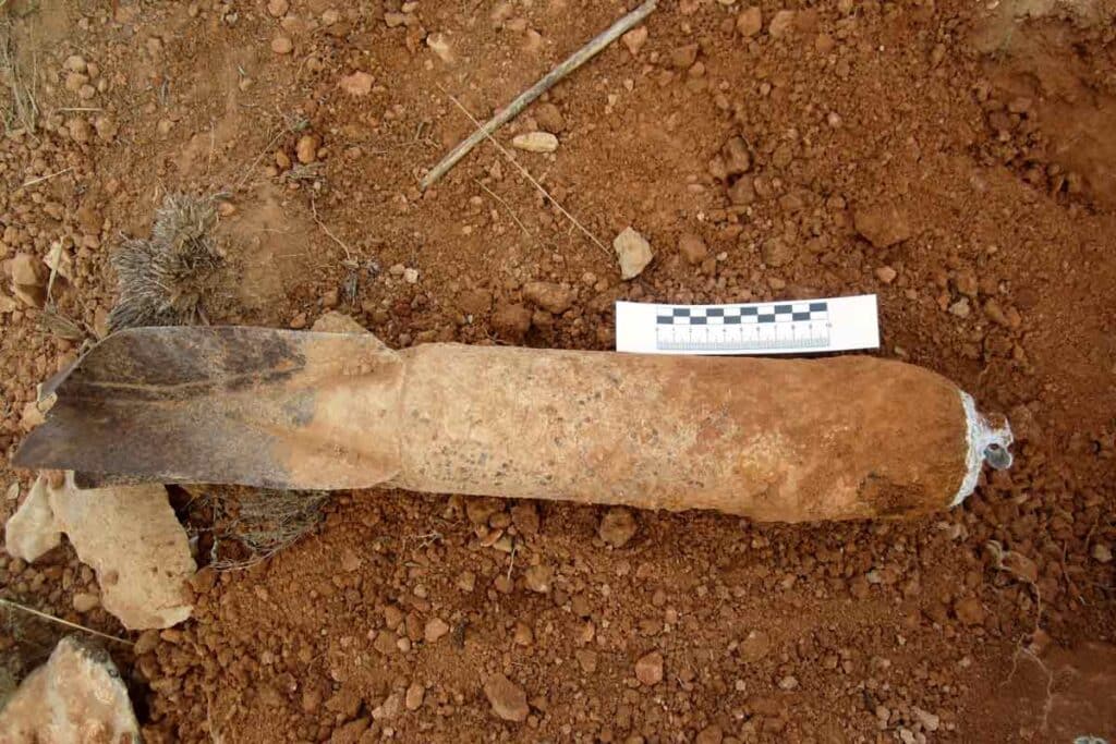 Un proyectil de guerra sin estallar en una imagen de archivo