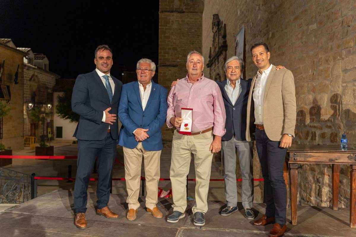 La Sociedad de Caza “El Reclamo” recibe la Medalla de Oro de la Villa de Begíjar por su compromiso con la conservación